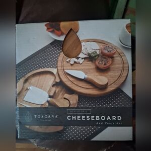 Acacia Wood Round Cheeseboard with Tools - Natural Brown